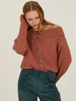 Cárdigan con cuello Bardot color teja