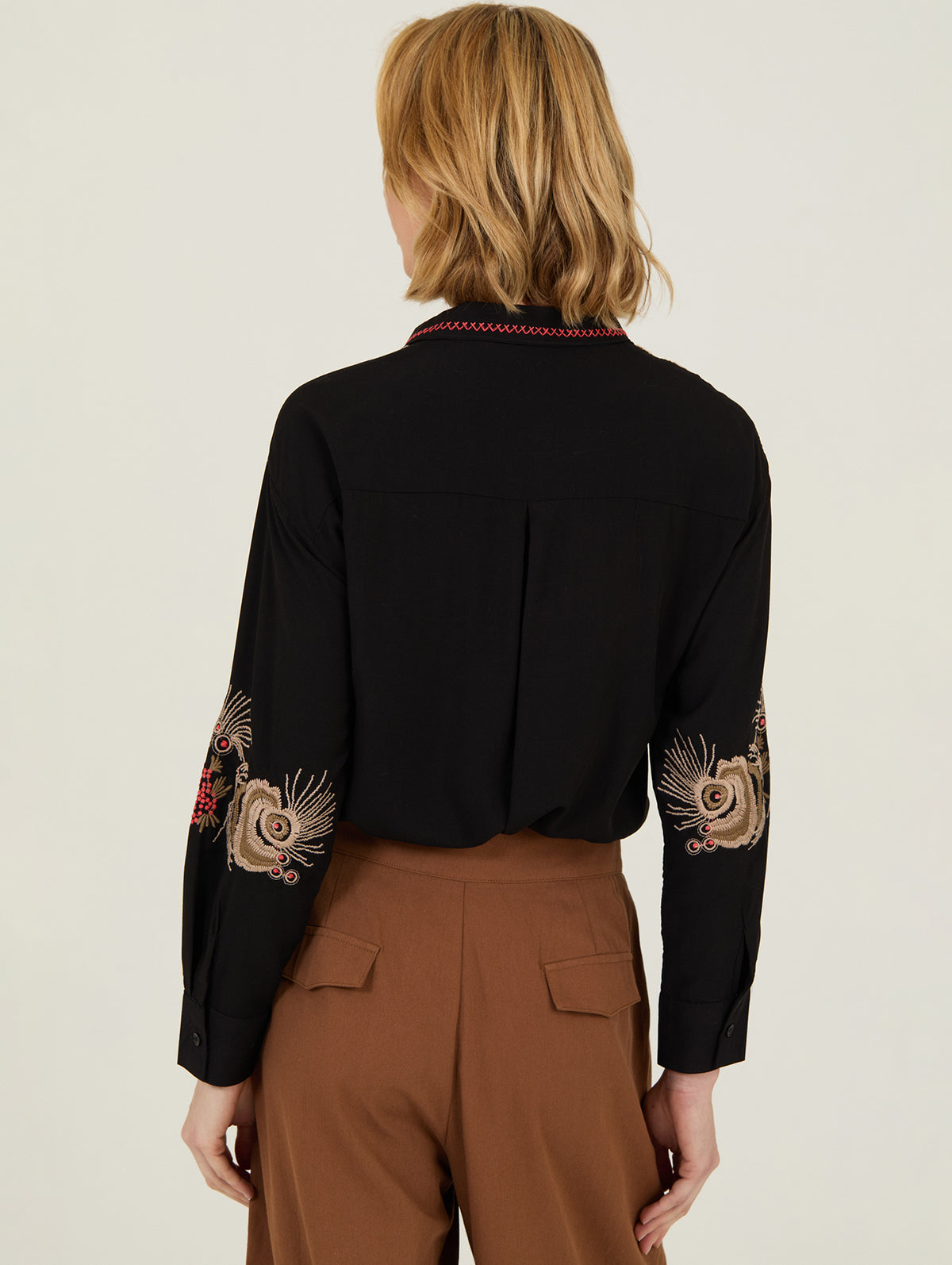 Camisa Bordada Negra