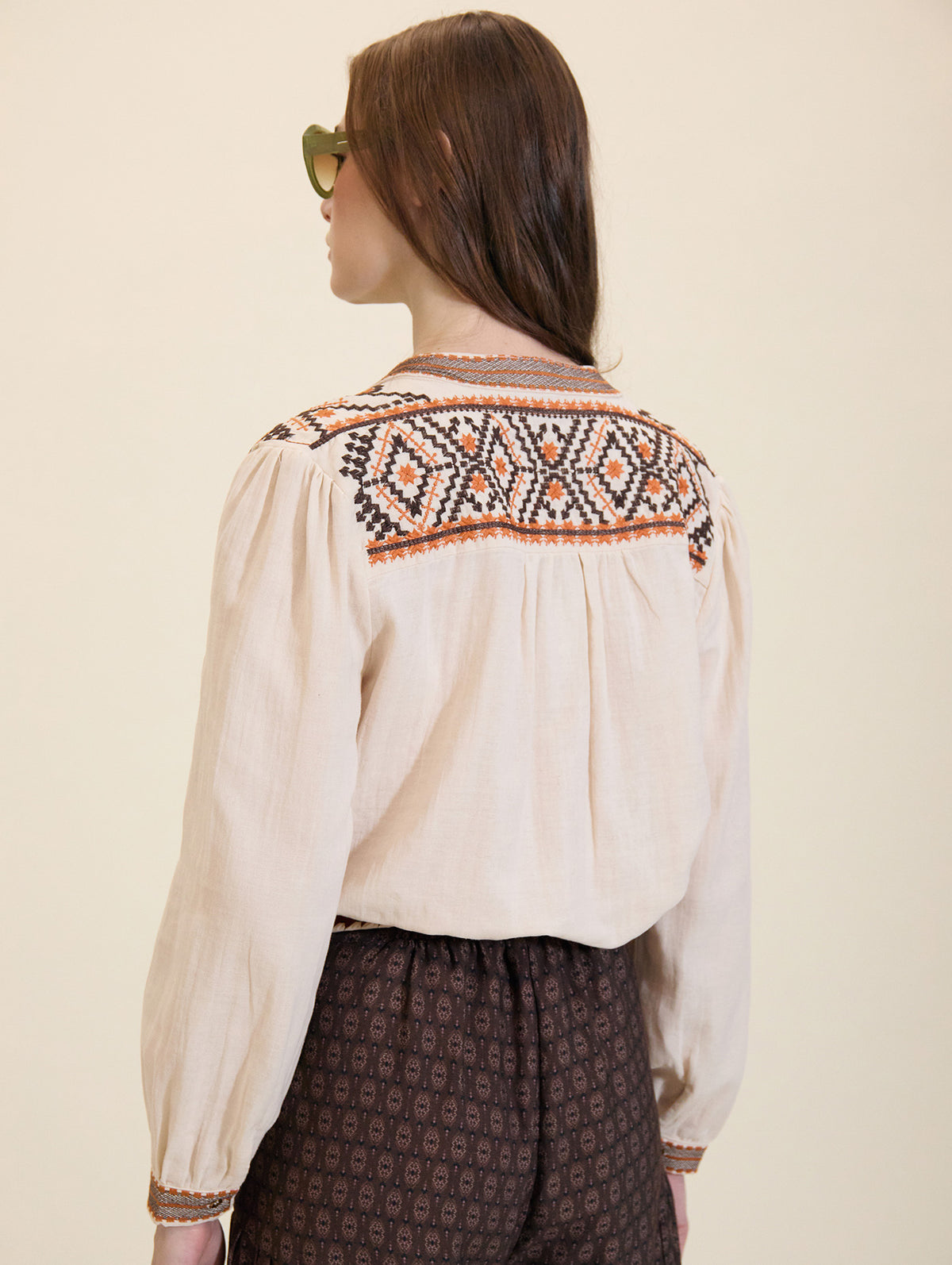 BLUSA ALGODON DETALLES BORDADOS BICOLOR