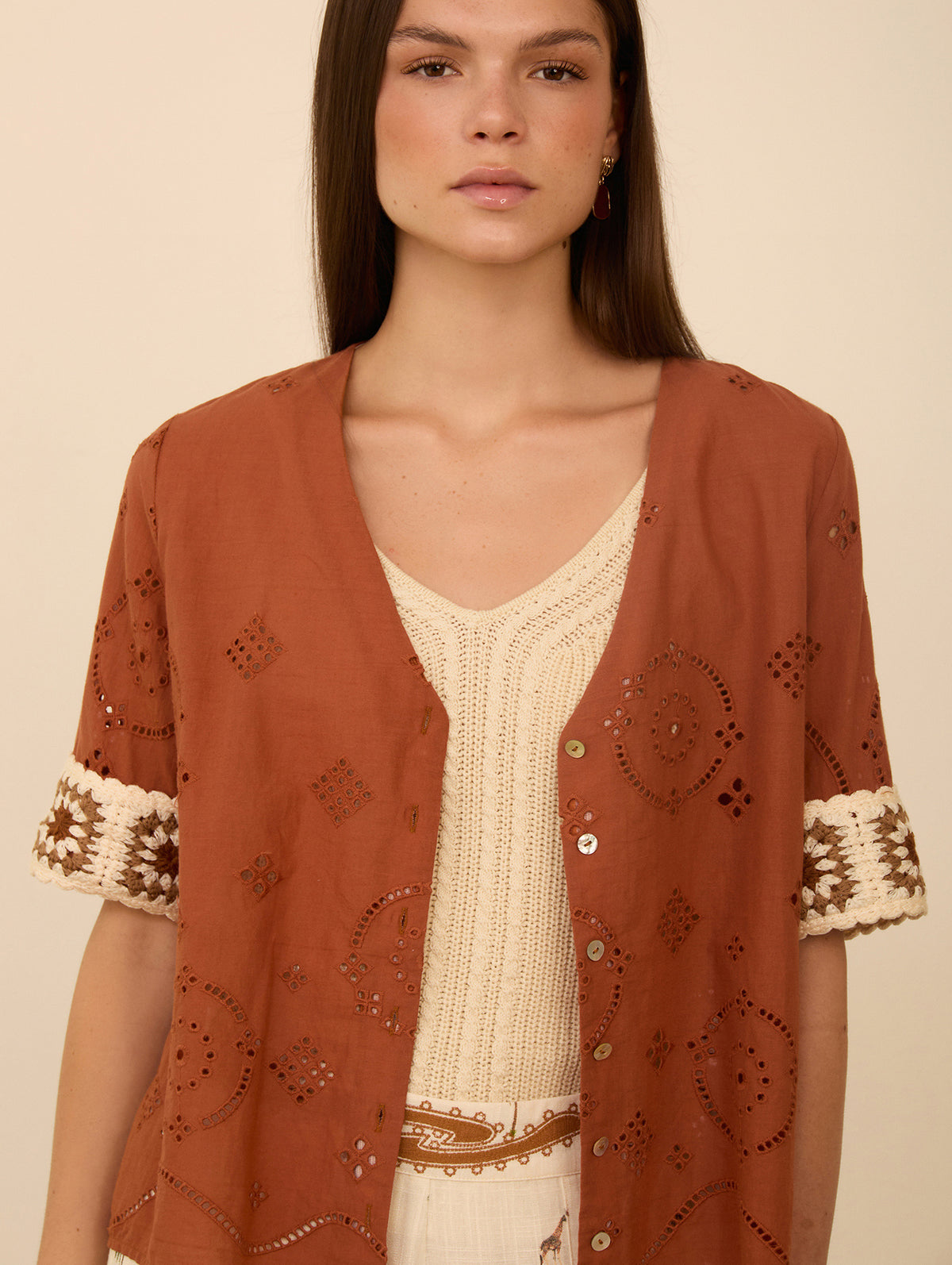 Blusa Algodón con Bordado y Detalle Crochet