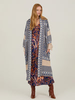 Cárdigan estampado beige y azul