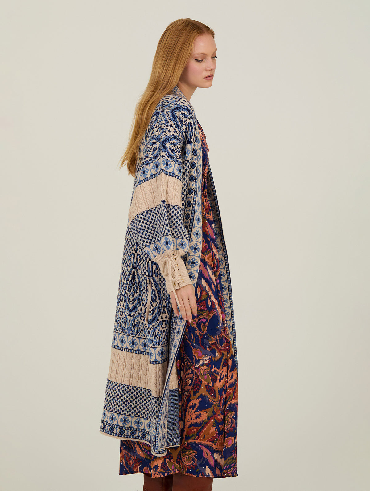 Cárdigan estampado beige y azul