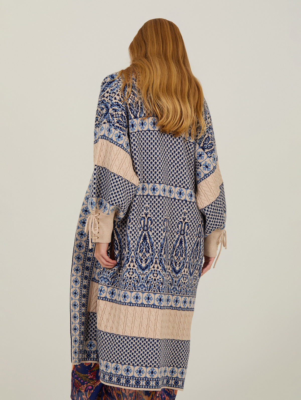 Cárdigan estampado beige y azul