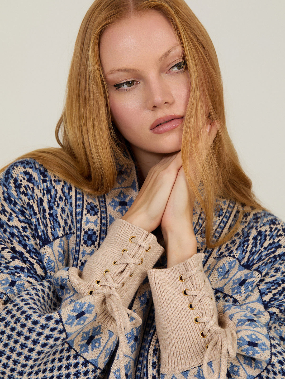 Cárdigan estampado beige y azul