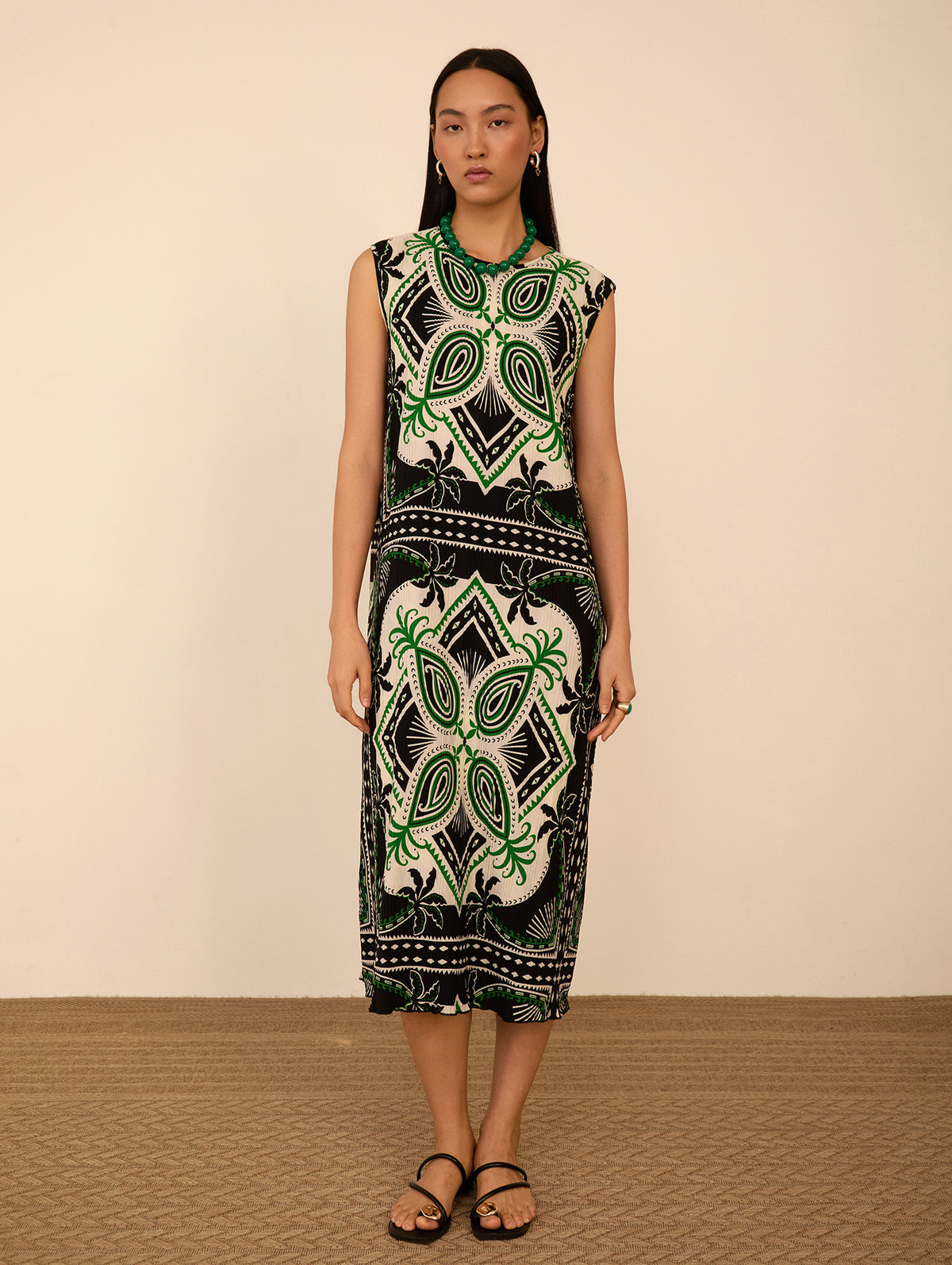 Vestido midi plisado con estampado étnico
