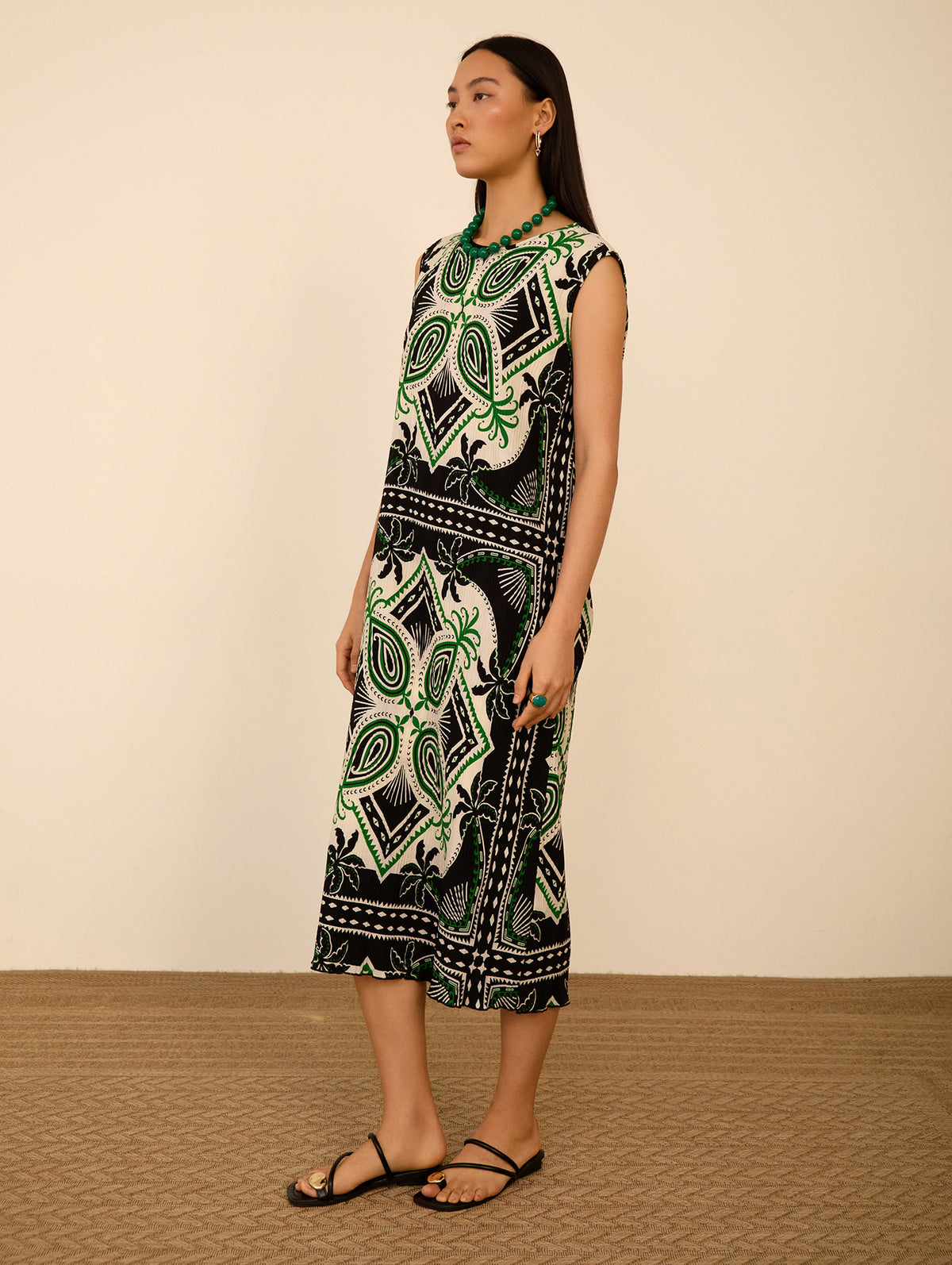 Vestido midi plisado con estampado étnico