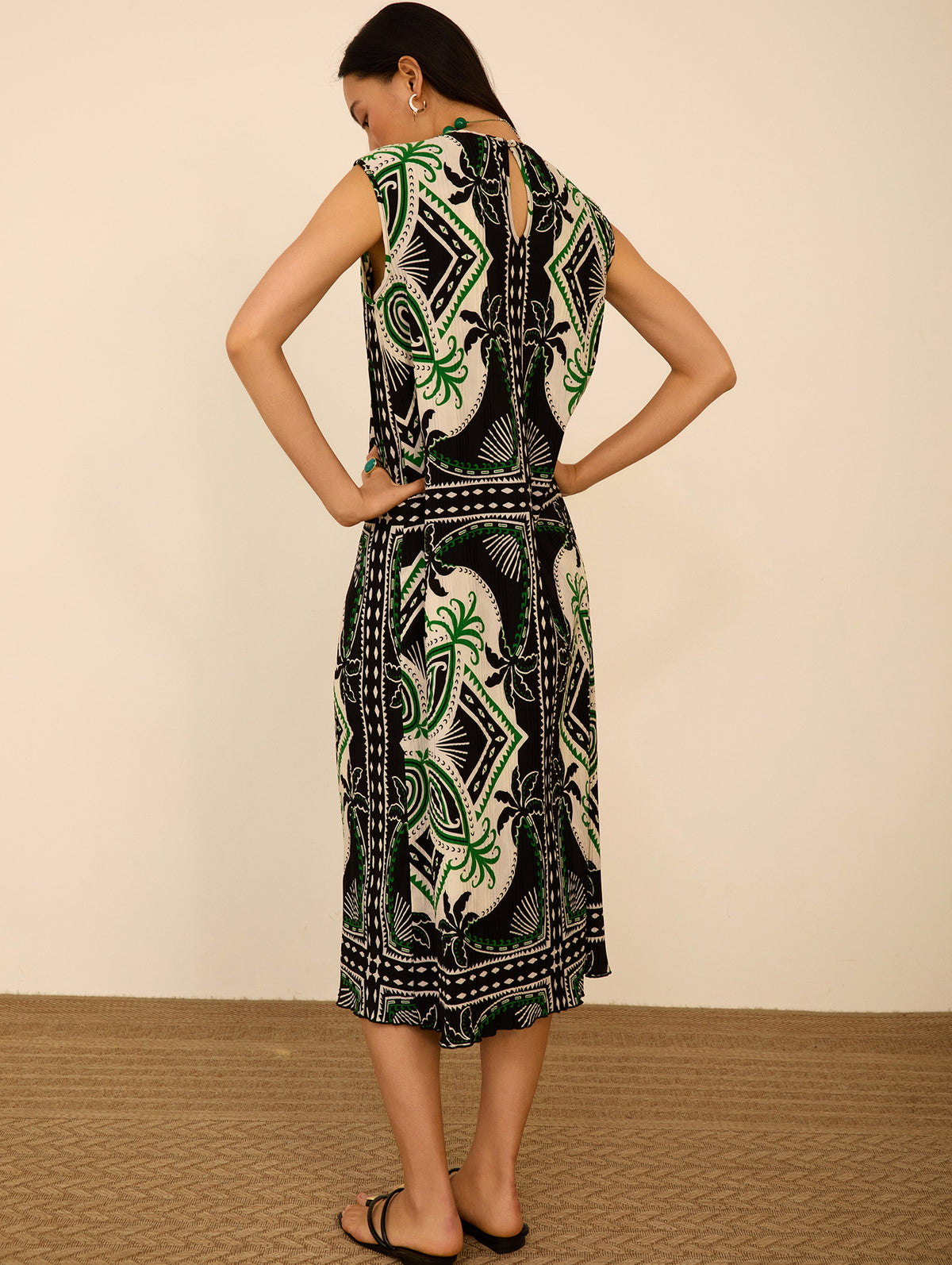 Vestido midi plisado con estampado étnico