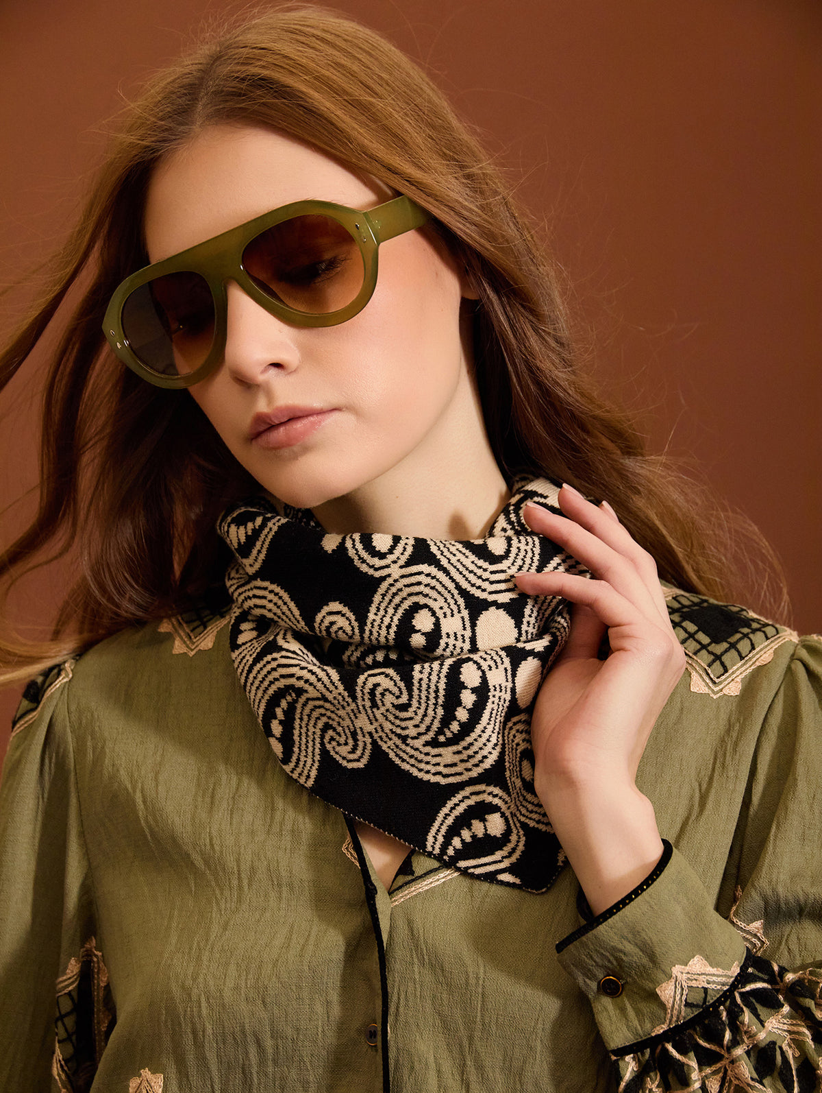 PAÑUELO PUNTO BICOLOR CON ESTAMPADO CACHEMIR