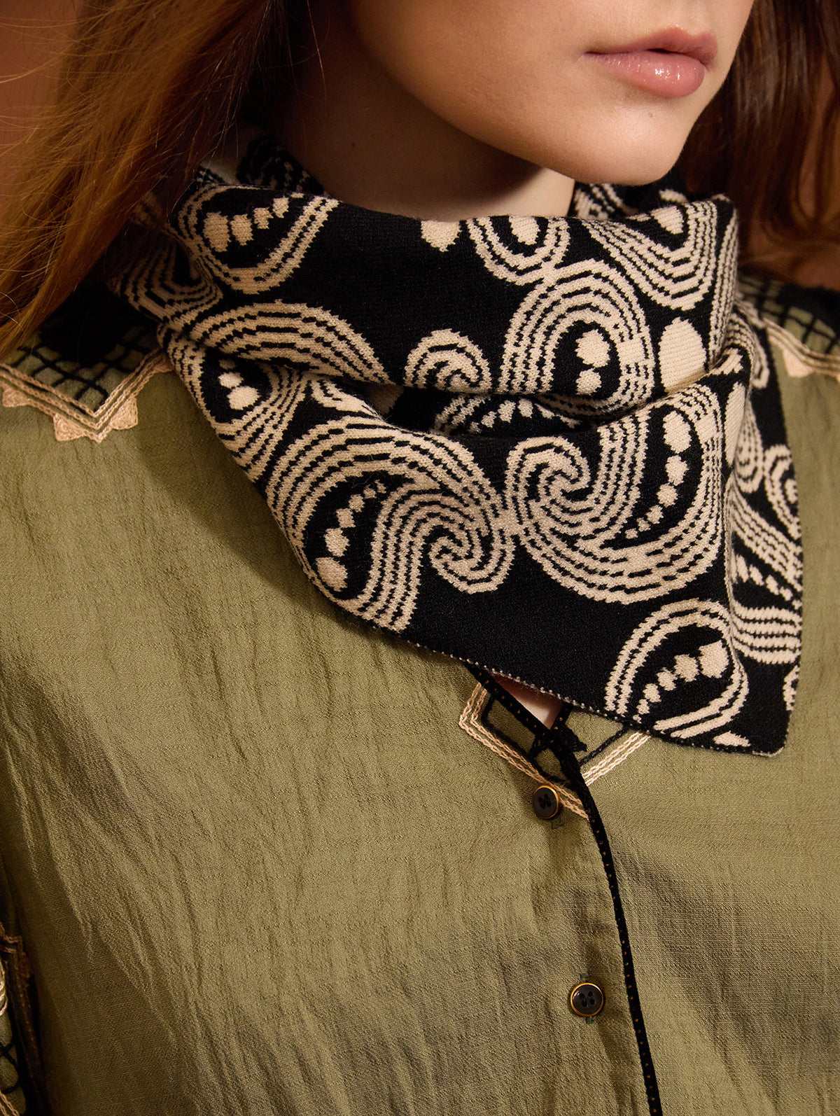 PAÑUELO PUNTO BICOLOR CON ESTAMPADO CACHEMIR
