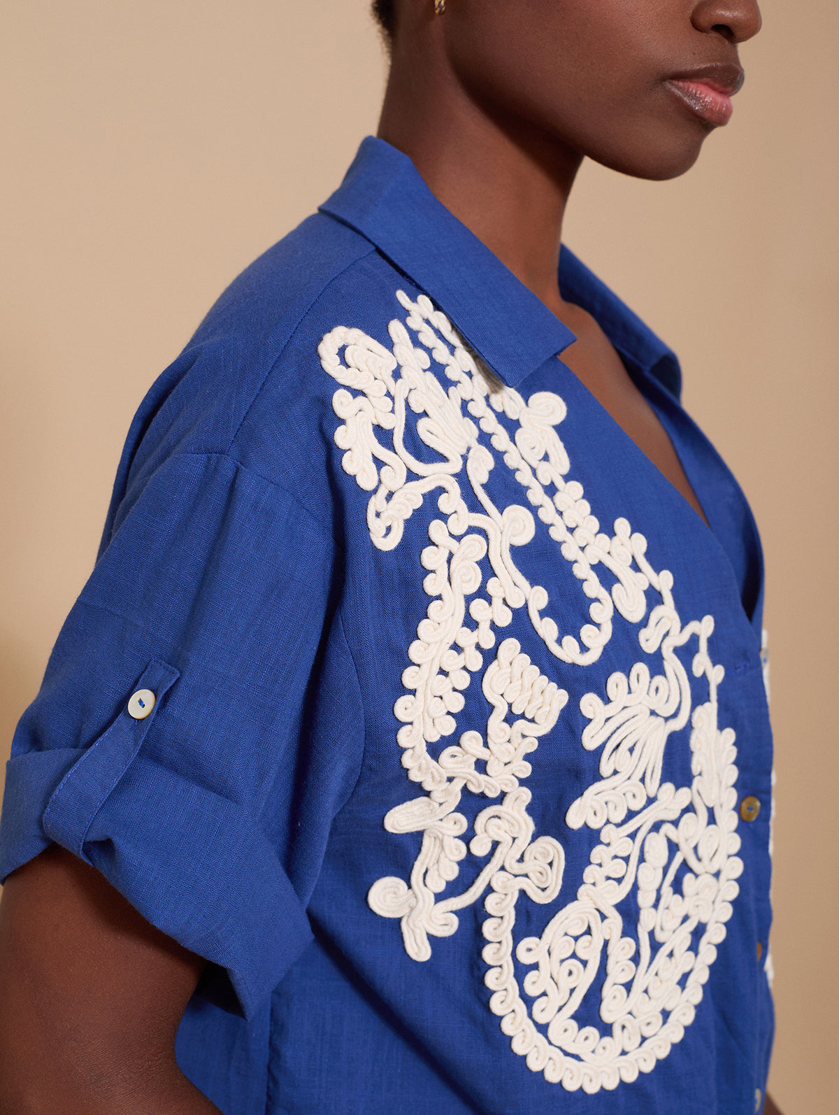 Camisa Algodón con Bordado a Contraste
