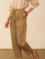 Pantalón Tobillero con Pinzas Camel