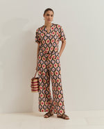 Pantalón palazzo estampado con cierre trasero Pantalón palazzo de mujer confeccionado en una mezcla de viscosa, con un tejido ligero y fluido que aporta movimiento y elegancia