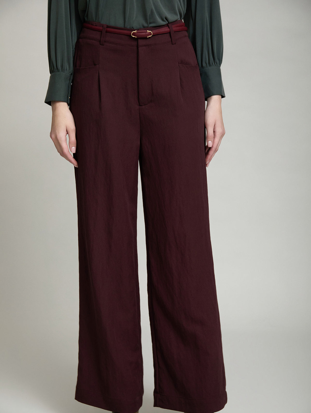 PANTALON RECTO DE TEJIDO TWILL FLUIDO