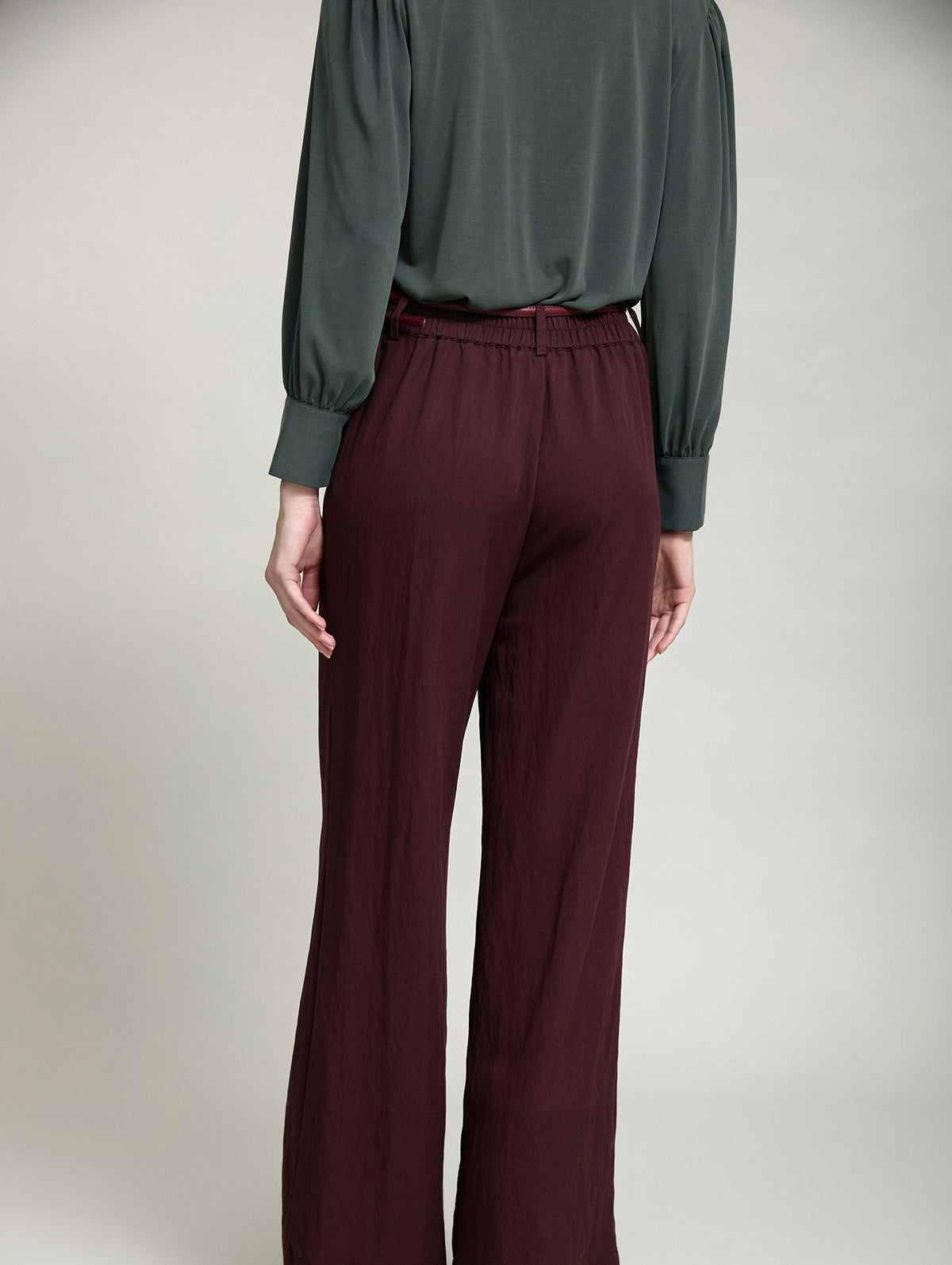 PANTALON RECTO DE TEJIDO TWILL FLUIDO