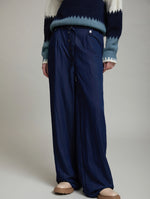 PANTALON DENIM FLUIDO CON CINTURON