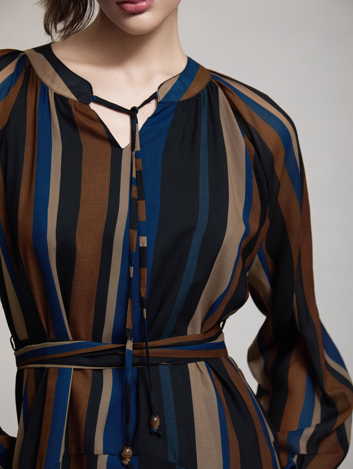 VESTIDO MIDI GASA CON ESTAMPADO RAYAS MULTICOLOR