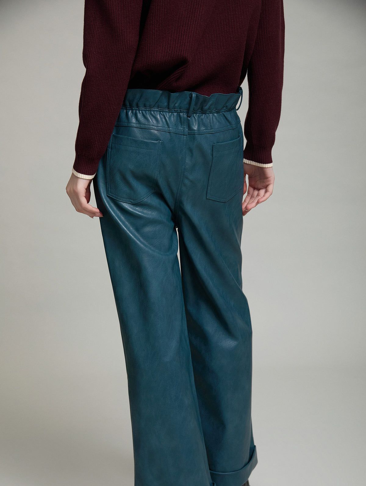 PANTALON RECTO EFECTO PIEL
