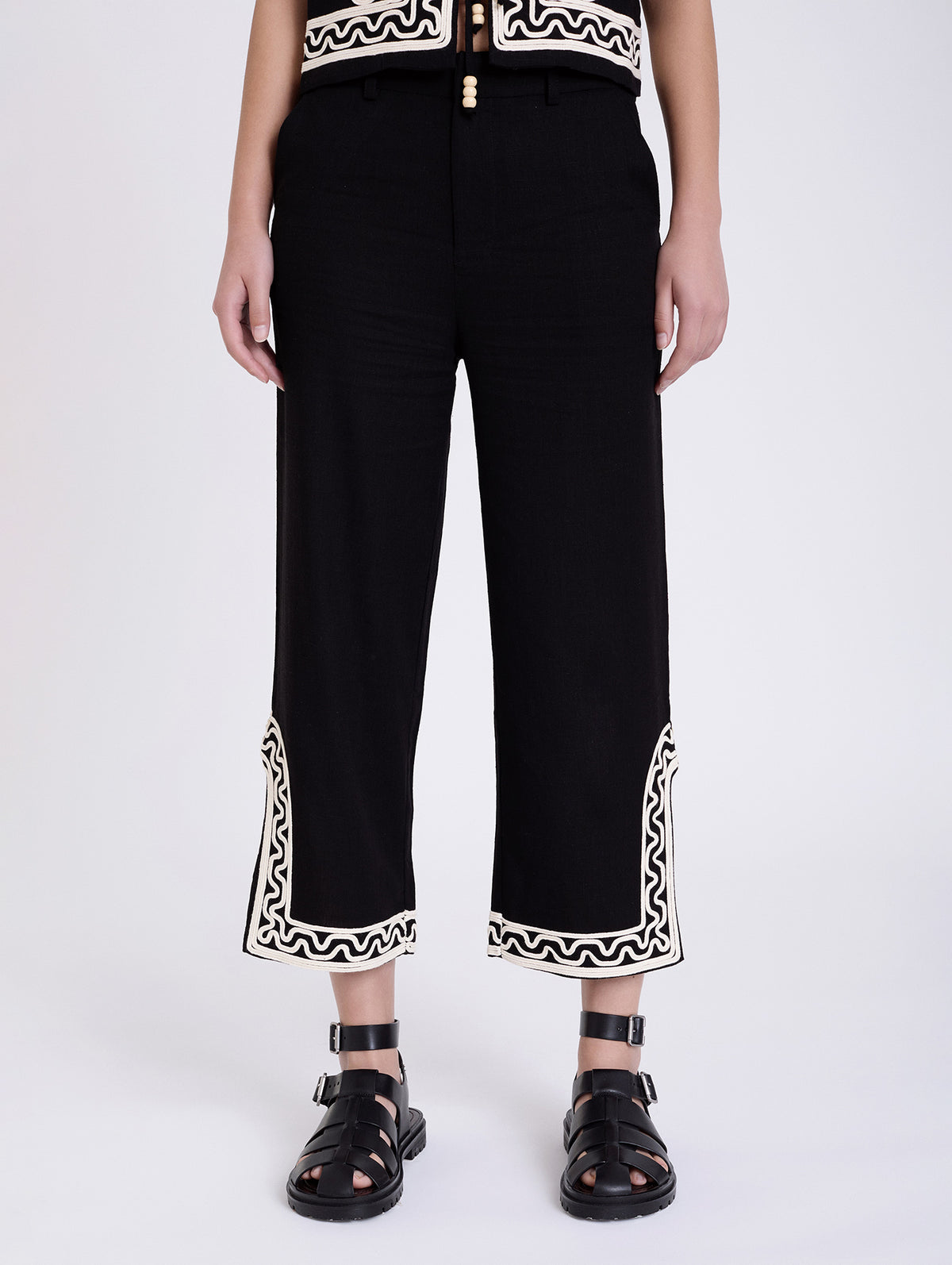 Pantalón Bordado Relieve