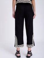 Pantalón Bordado Relieve