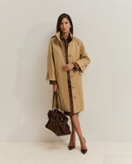 GABARDINA LARGA CON CAPUCHA Y CINTURON