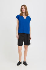 Blusa fluida azul con escote en V