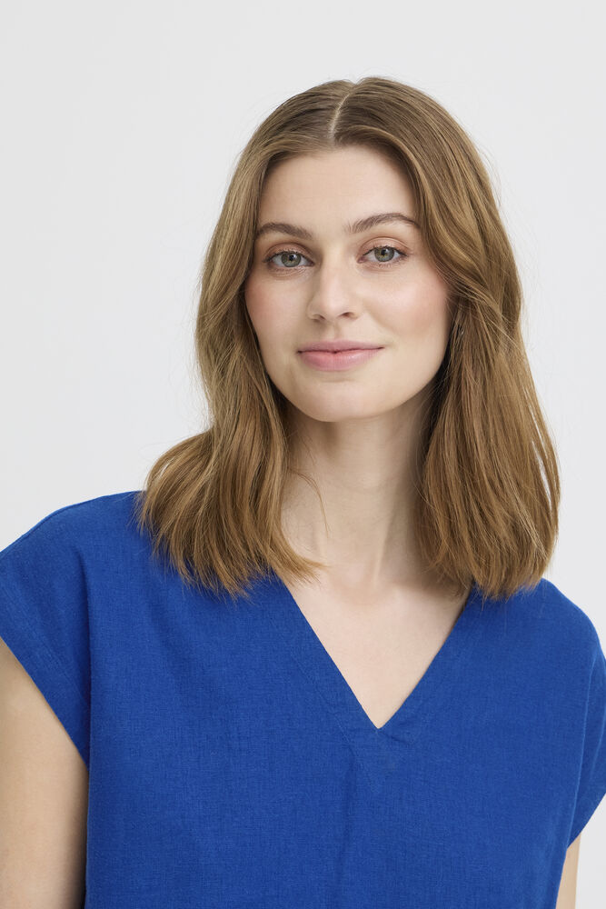 Blusa fluida azul con escote en V