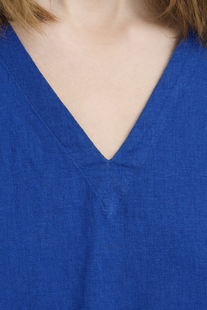 Blusa fluida azul con escote en V