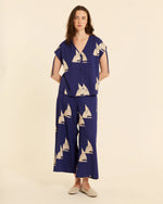 Blusa Cuello Pico Bordados Barcos