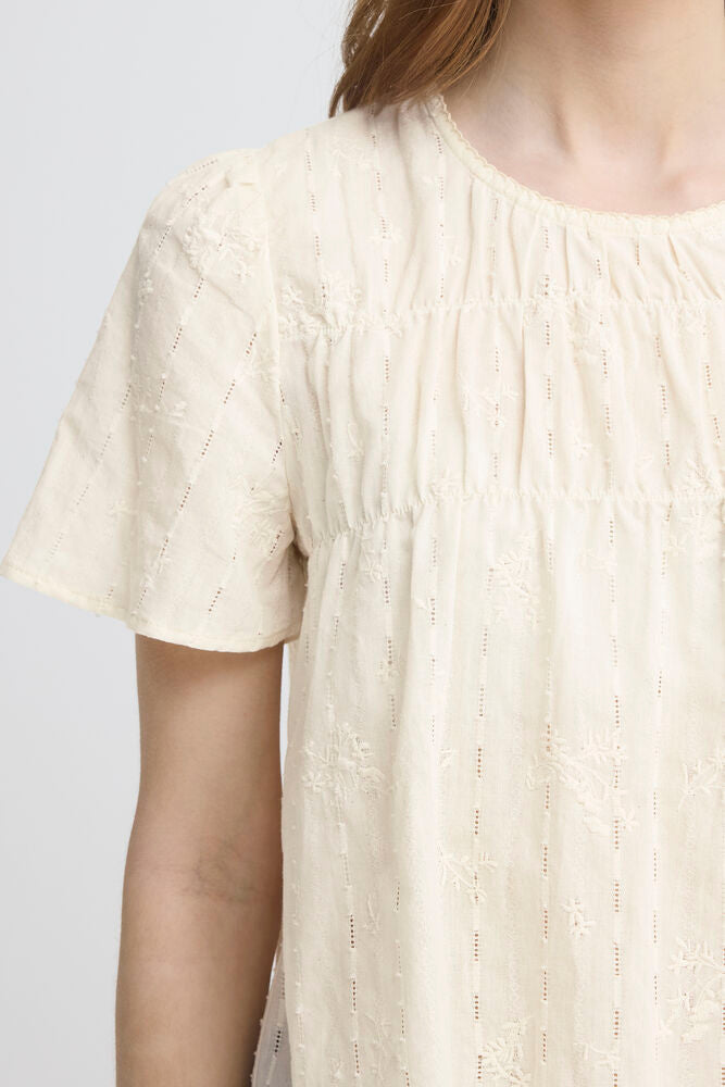 Blusa Romántica con Manga Corta