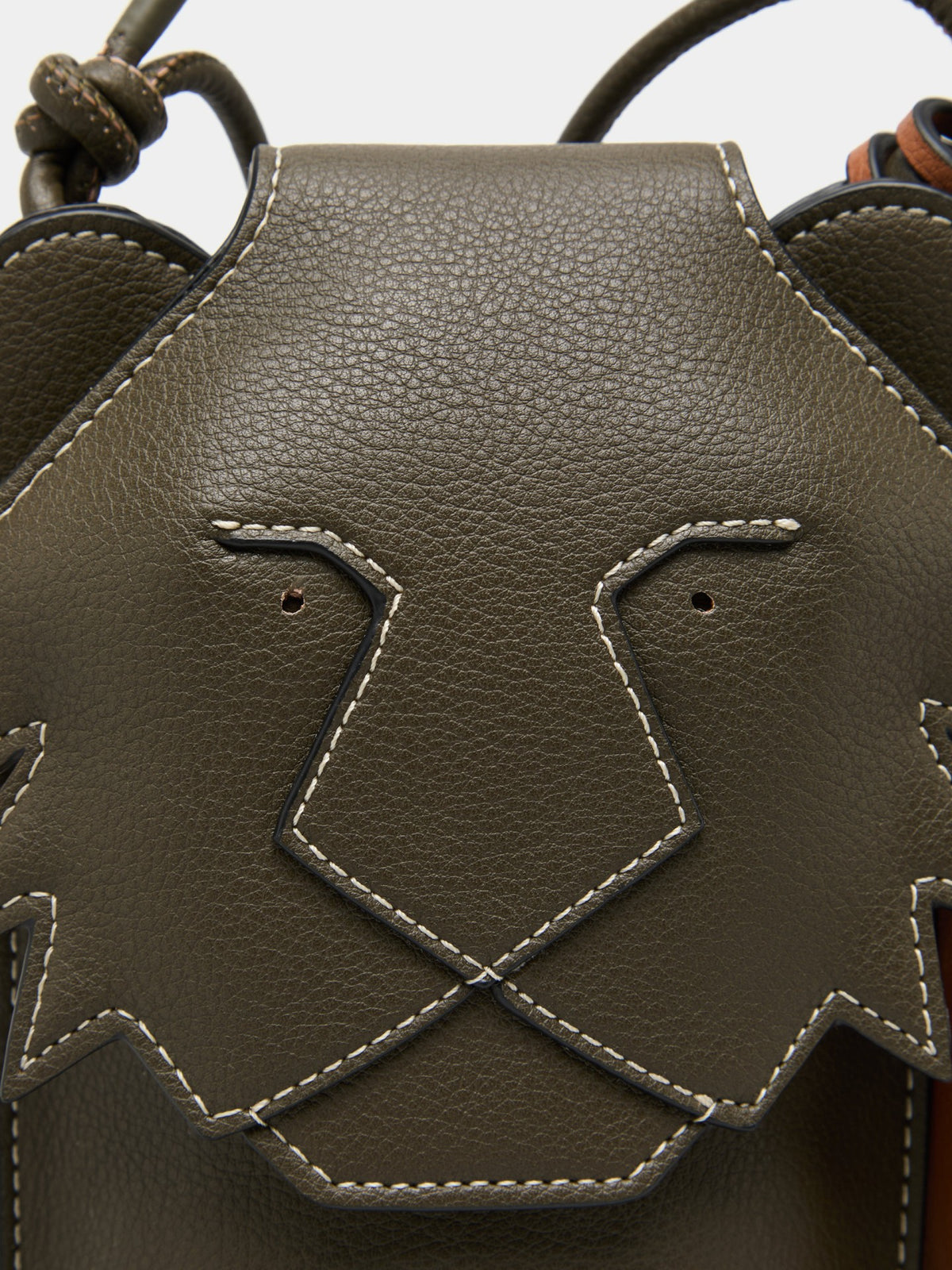 BOLSO MINI CON DETALLE DE LEÓN Y FLOR