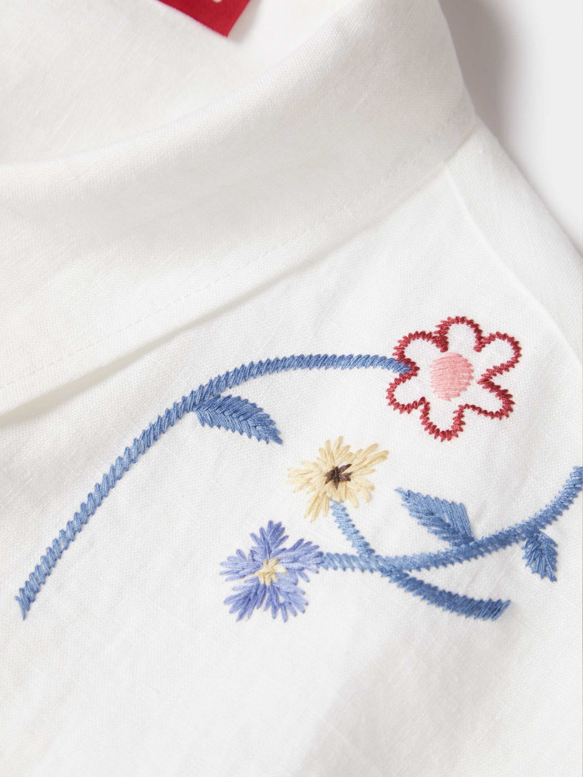 Camisa Blanca con Flores Bordadas Manga Corta
