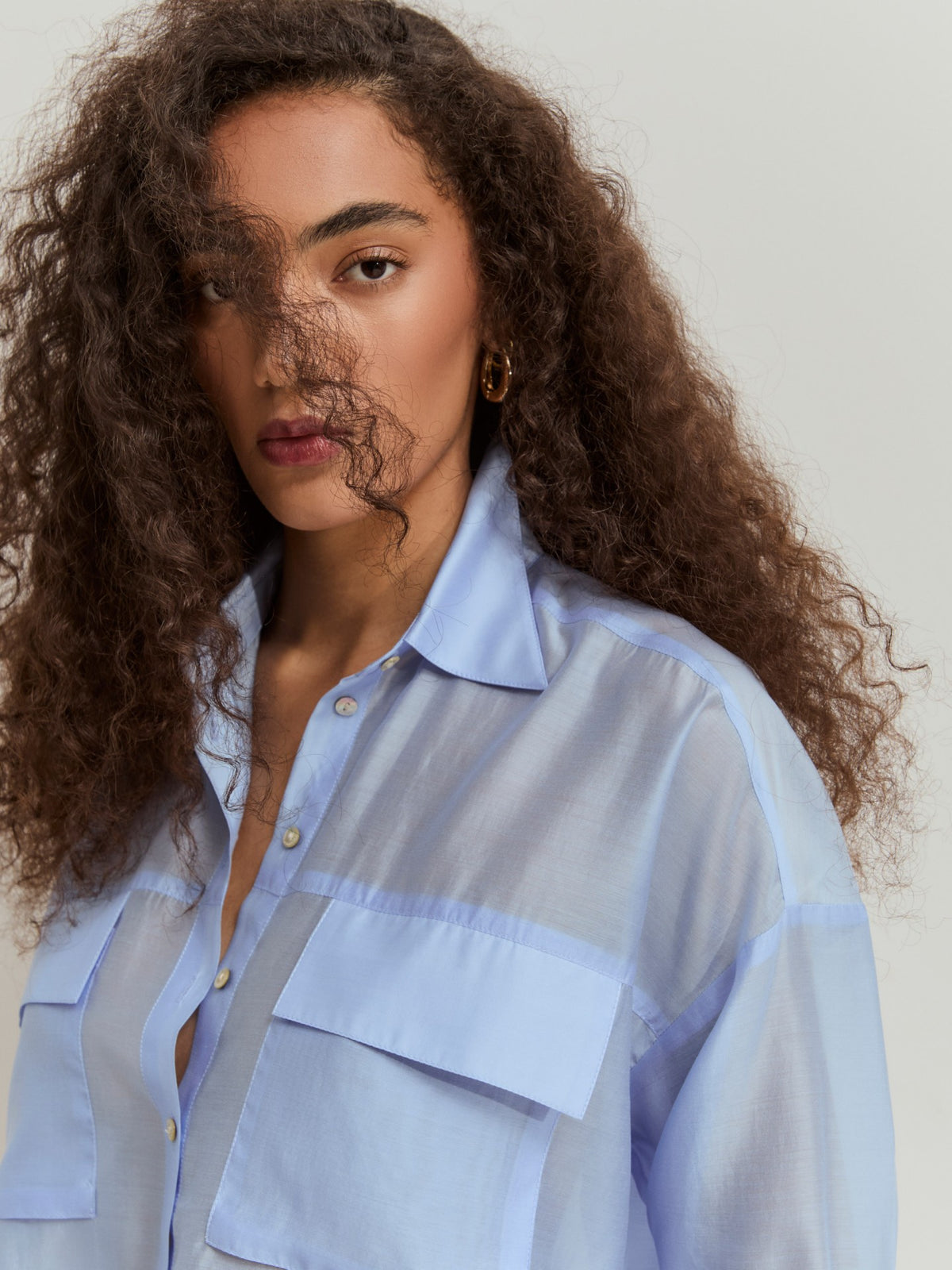 Camisa Fluida con Lyocell con Cuello Pico