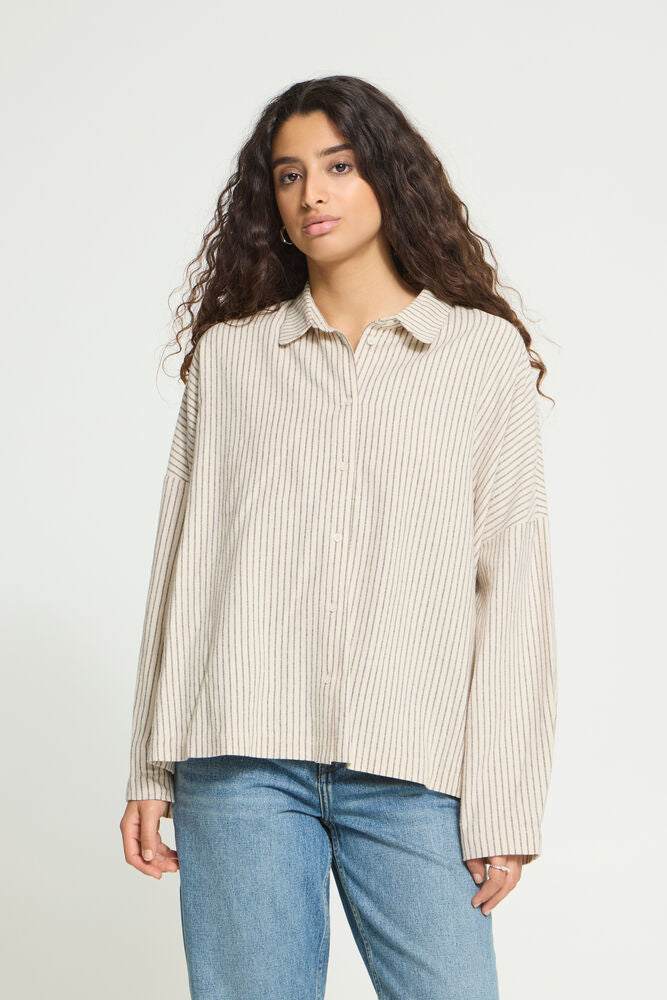 CAMISA RAYAS VERTICALES CON CUELLO CLASICO