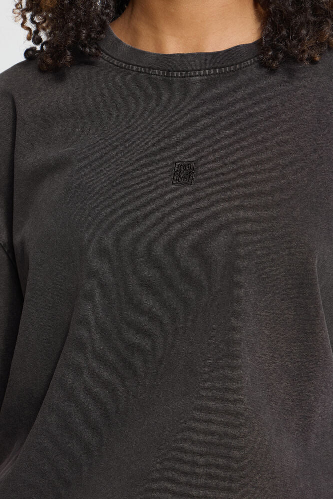 CAMISETA GRIS OVERSIZE MANGA CORTA
