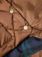 CHAQUETA ACOLCHADA CON BROCHES DORADOS