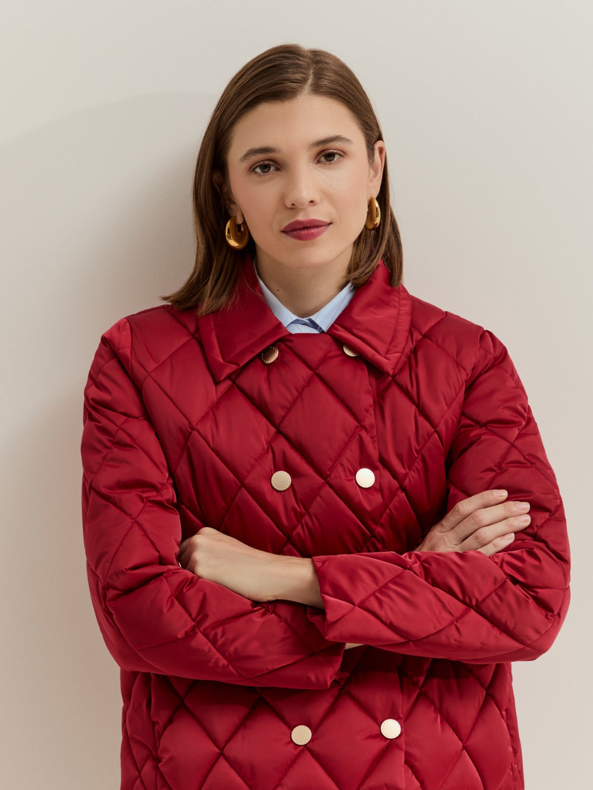 CHAQUETA CORTA ACOLCHADA CON BROCHES DORADOS