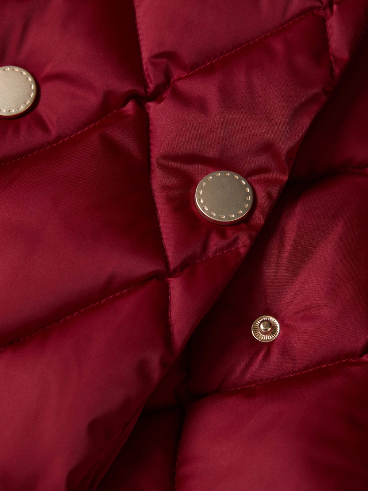 CHAQUETA CORTA ACOLCHADA CON BROCHES DORADOS