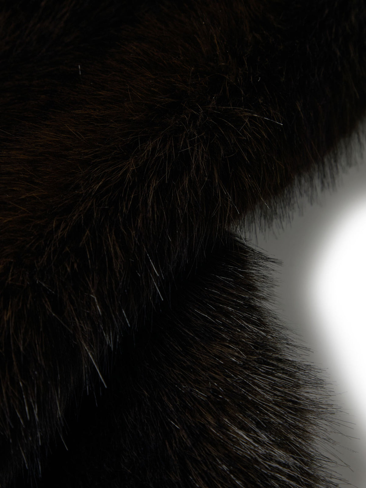 ESTOLA DE PIEL CON ABERTURA PARA EL CUELLO
