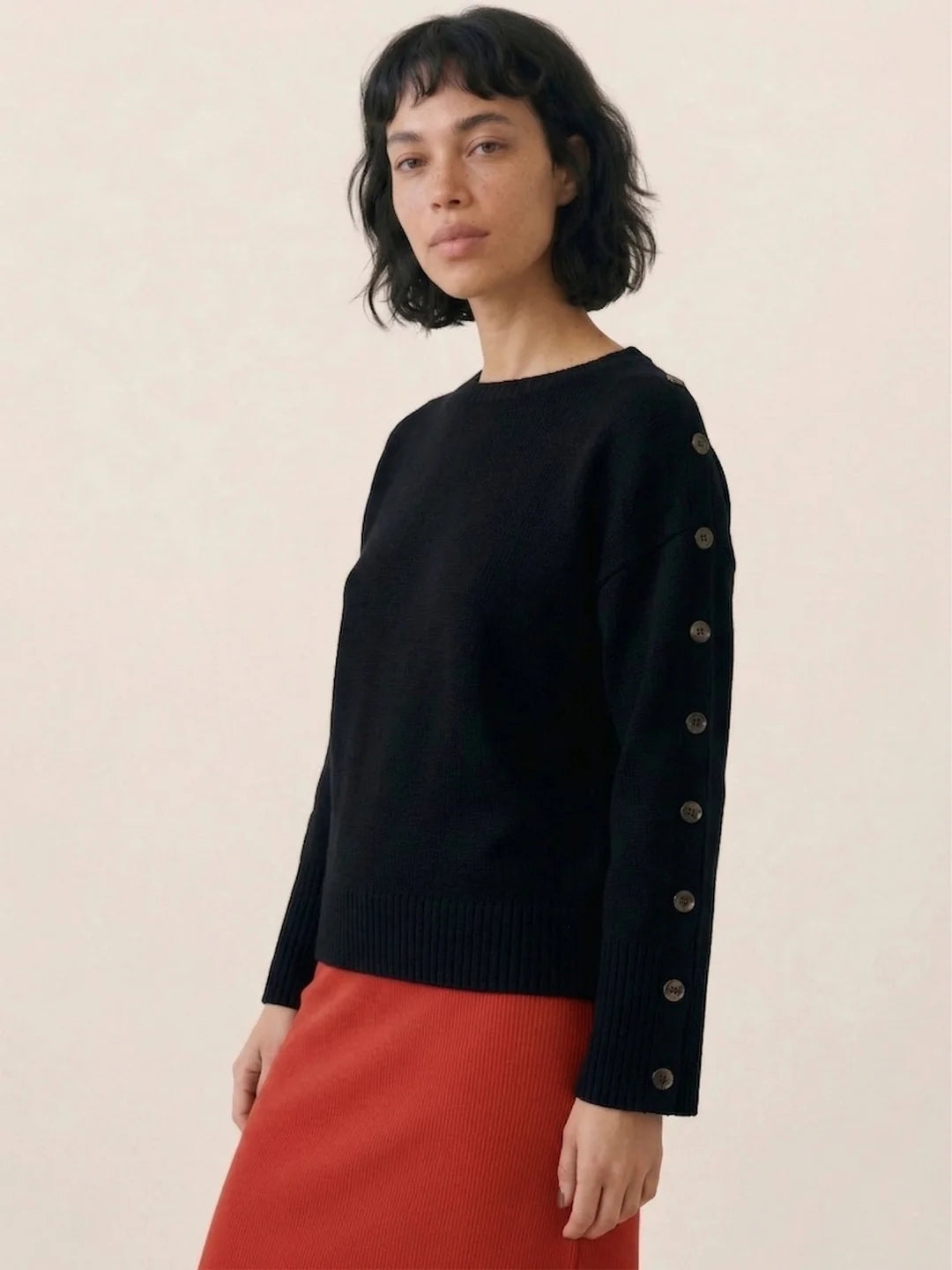 JERSEY PUNTO CANALE CON BOTONES EN MANGAS NEGRO