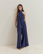 Mono halter con drapeado y pierna ancha