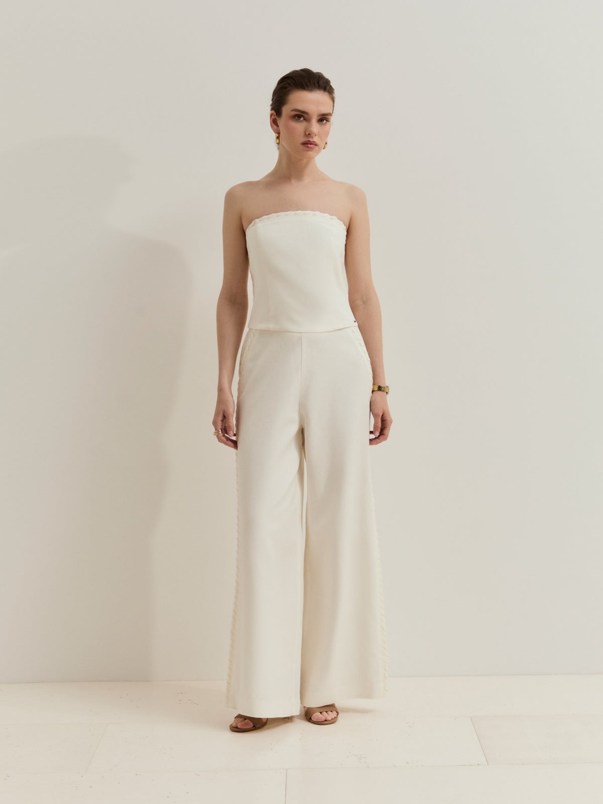 Pantalón Ancho con Detalle Trenzado