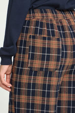 PANTALON CUADROS CINTURA ELASTICA Y PIERNA ANCHA
