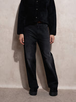 Pantalón recto denim negro lavado