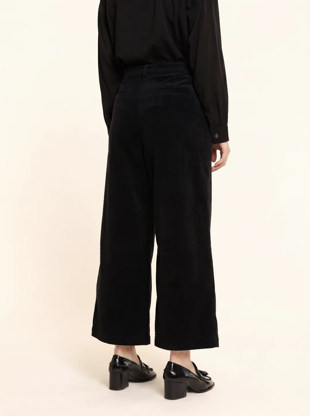 PANTALON MICROPANA DE PIERNA ANCHA