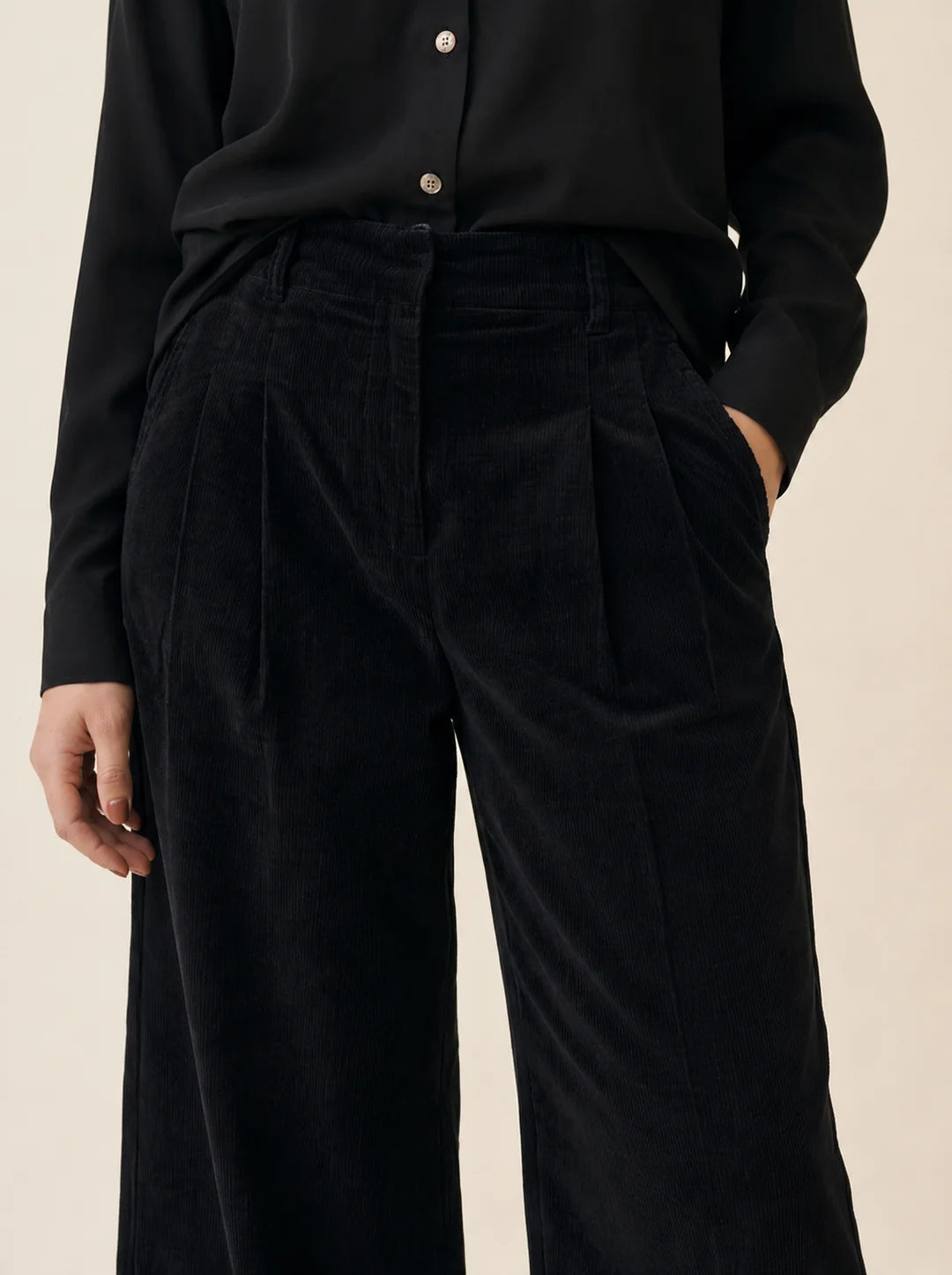 PANTALON MICROPANA DE PIERNA ANCHA