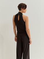 Top con Cuello Halter y Efecto Drapeado