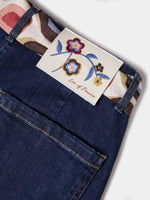 Pantalón Vaquero Bolsillo con Cinturón Estampado