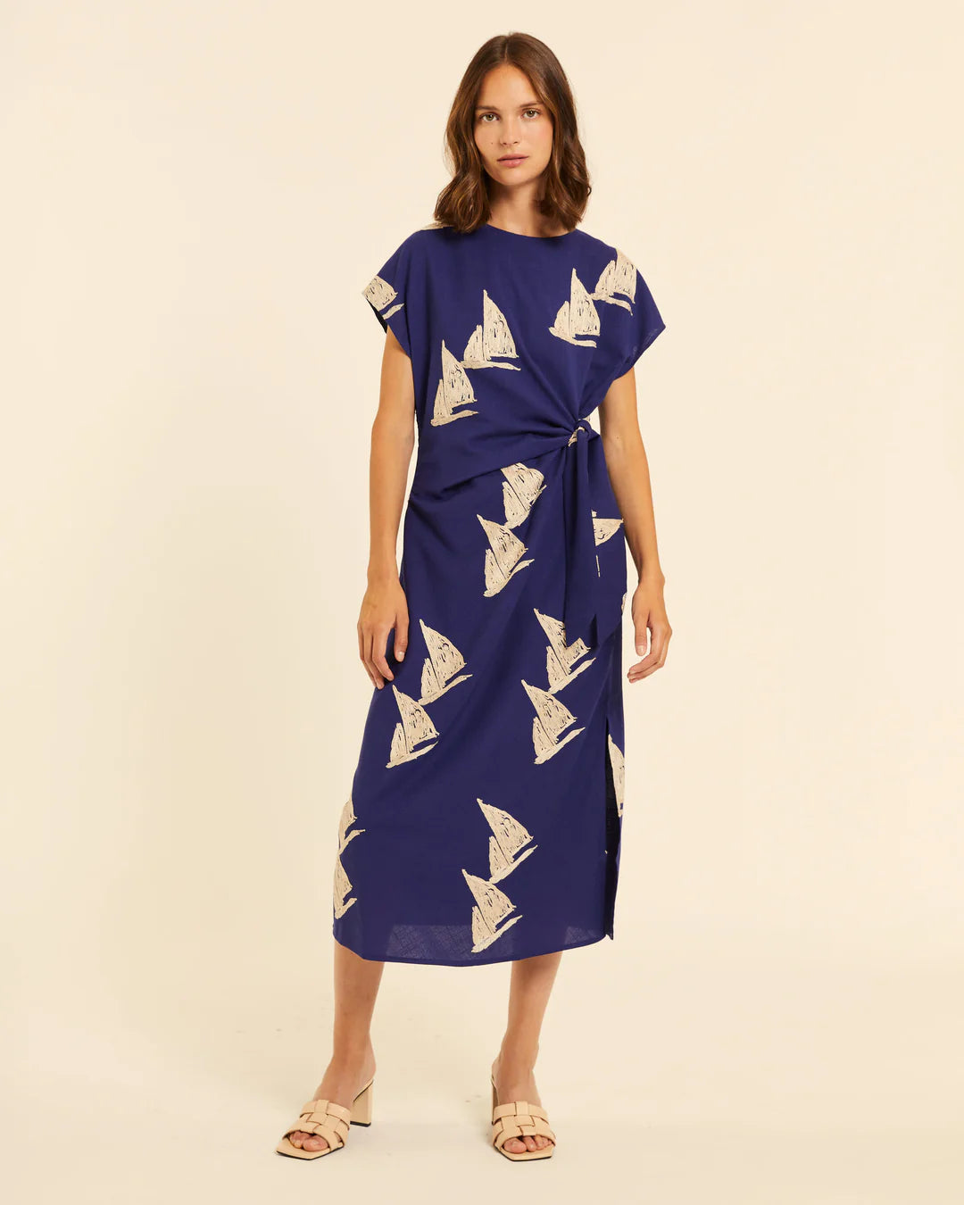 Vestido Anudado con Bordado Barcos