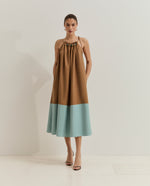 Vestido Largo Bicolor con Detalle de Piedras