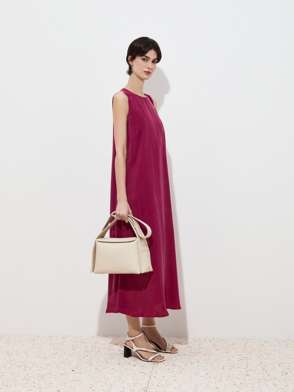 Vestido Midi Fluido con Escote Redondo